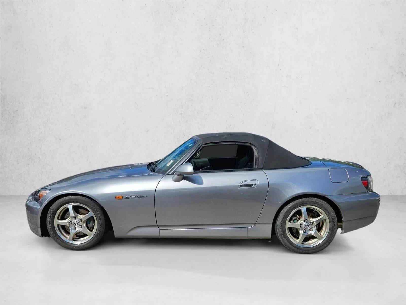 Used 2004 Silver/Gray Honda  image 3