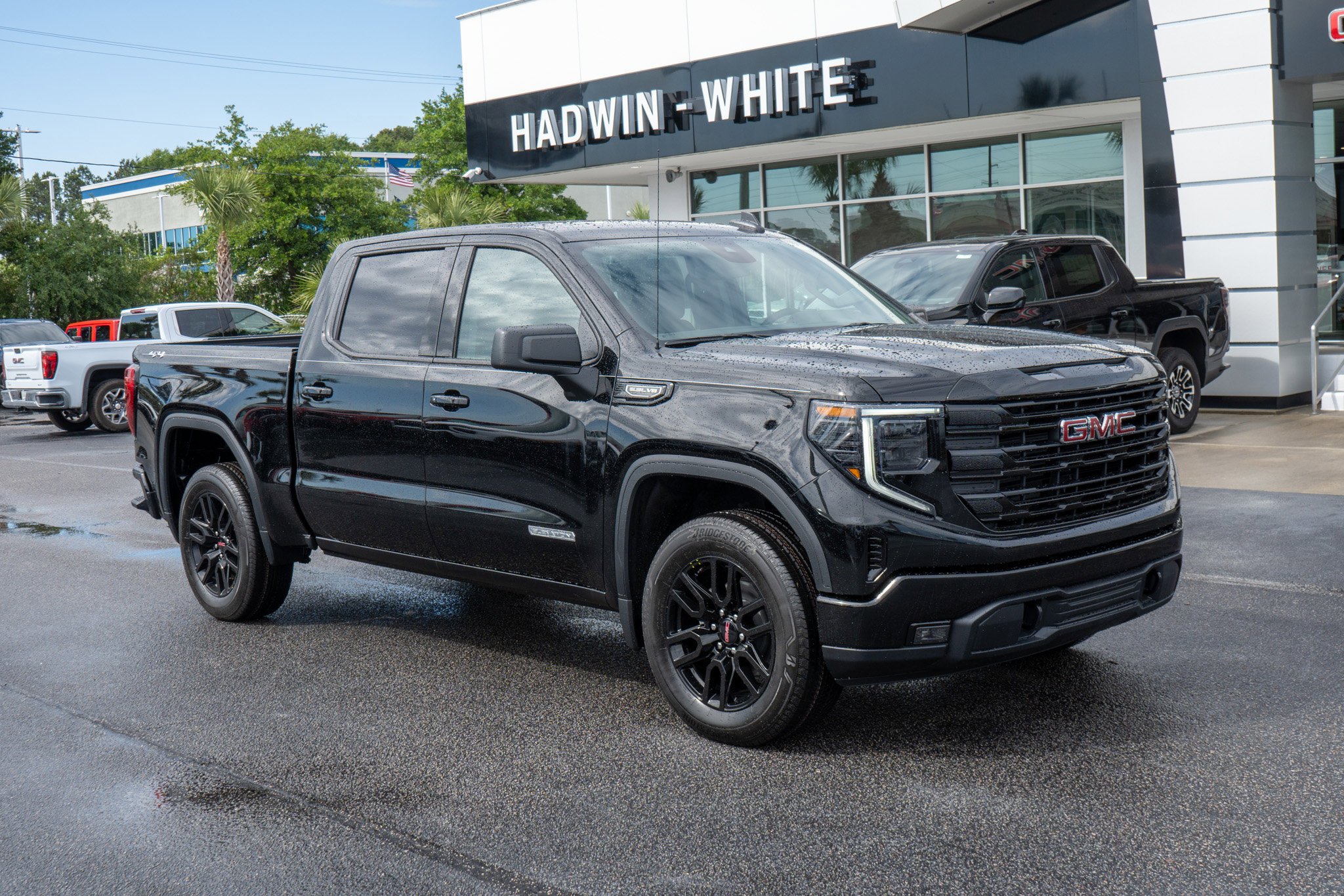 2026 GMC Sierra 4WD Crew Cab Short Box Elevation's photo