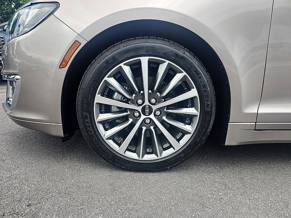 Used 2018 Mocha Metallic Lincoln Select image 10