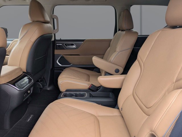 Used 2025 White INFINITI LUXE image 14