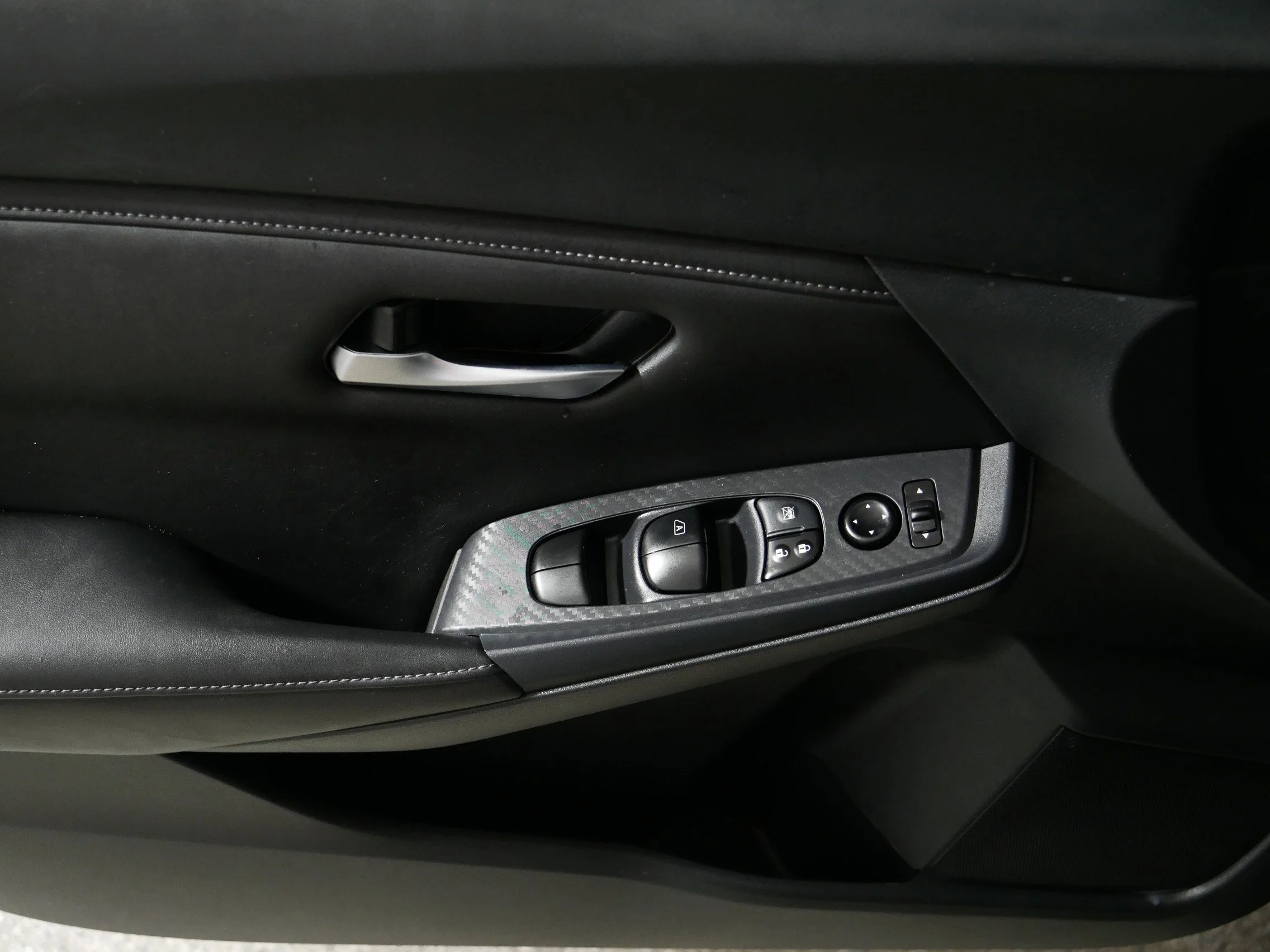 Used 2023 Super Black Nissan SV image 19