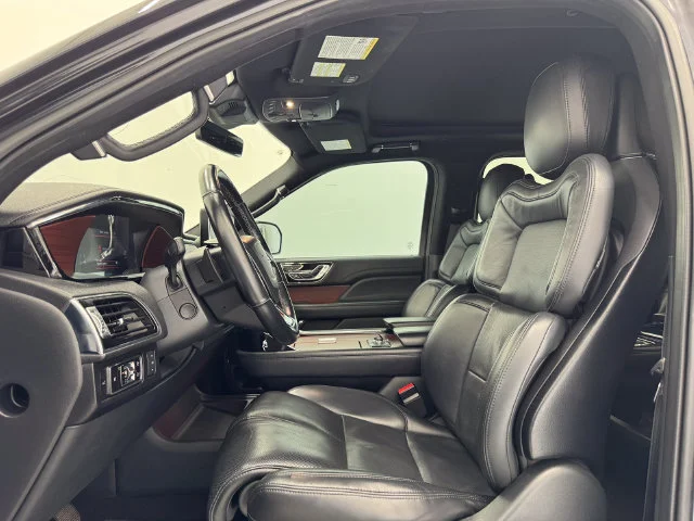 Used 2023 Starlight Gray Premium Colorant Lincoln Reserve image 19