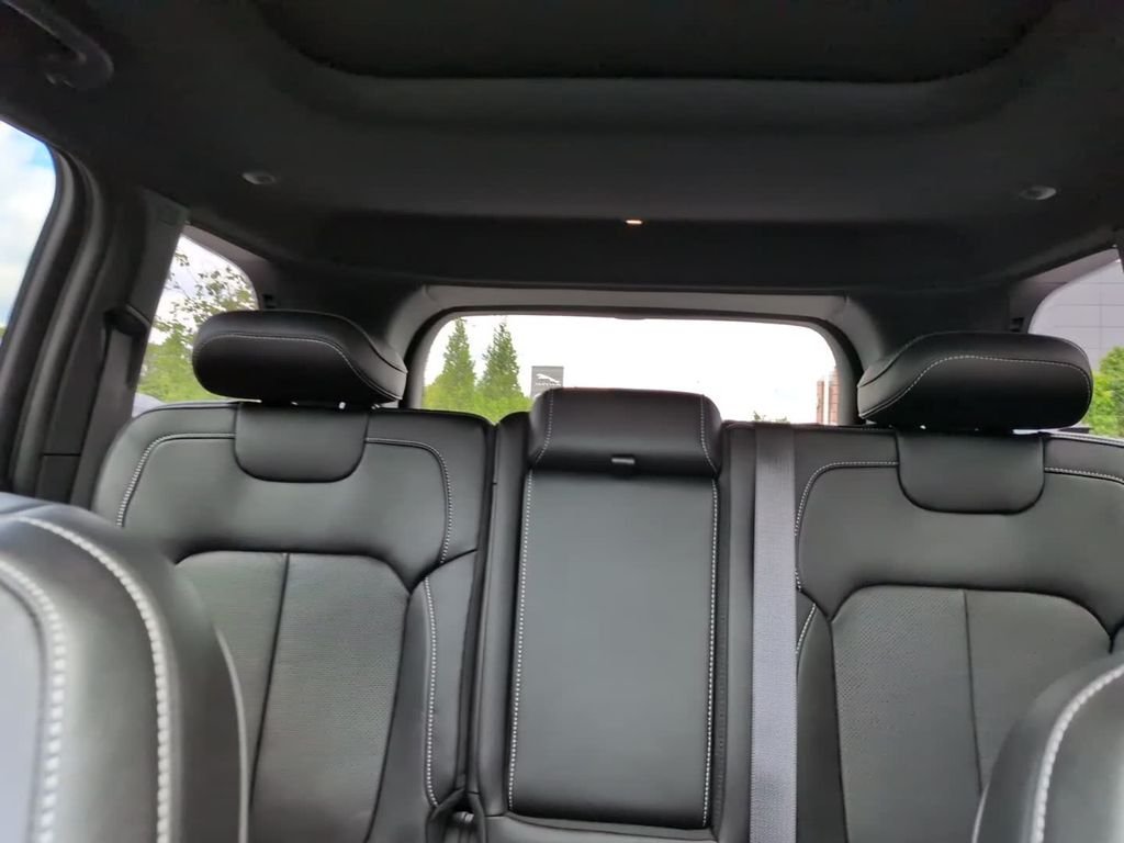 New 2026 Diamond Black Crystal Pearl-Coat Exterior Paint Jeep Limited image 24