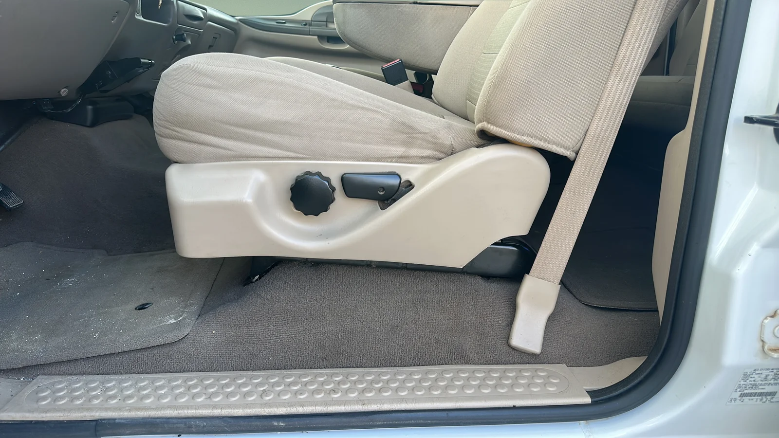 Used 2004 White Ford Lariat image 10