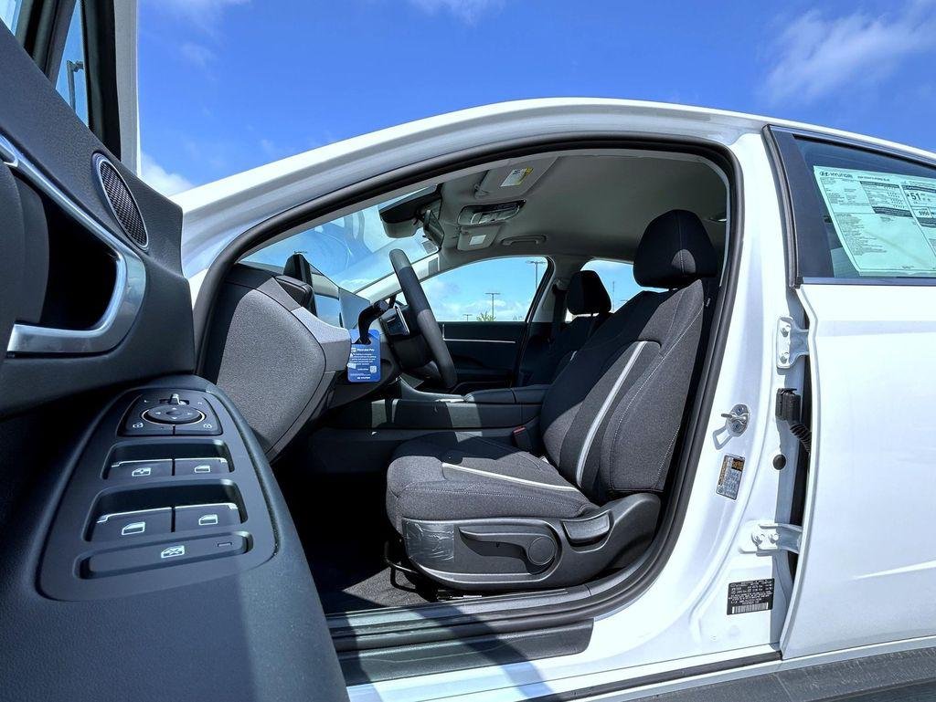 New 2026 Serenity White Hyundai Blue image 10