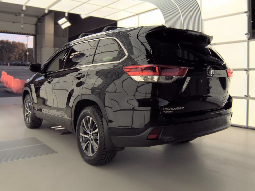 Used 2019 Black Toyota XLE image 9