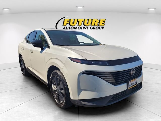 Used 2025 White Nissan SL image 1