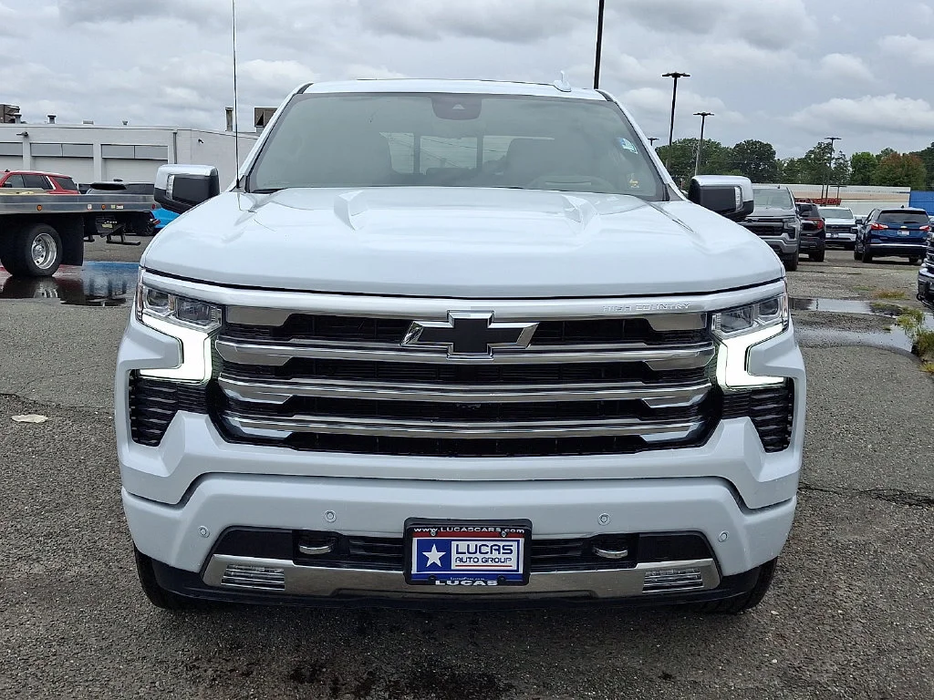 New 2026 Polar White Tricoat Chevrolet High Country image 2