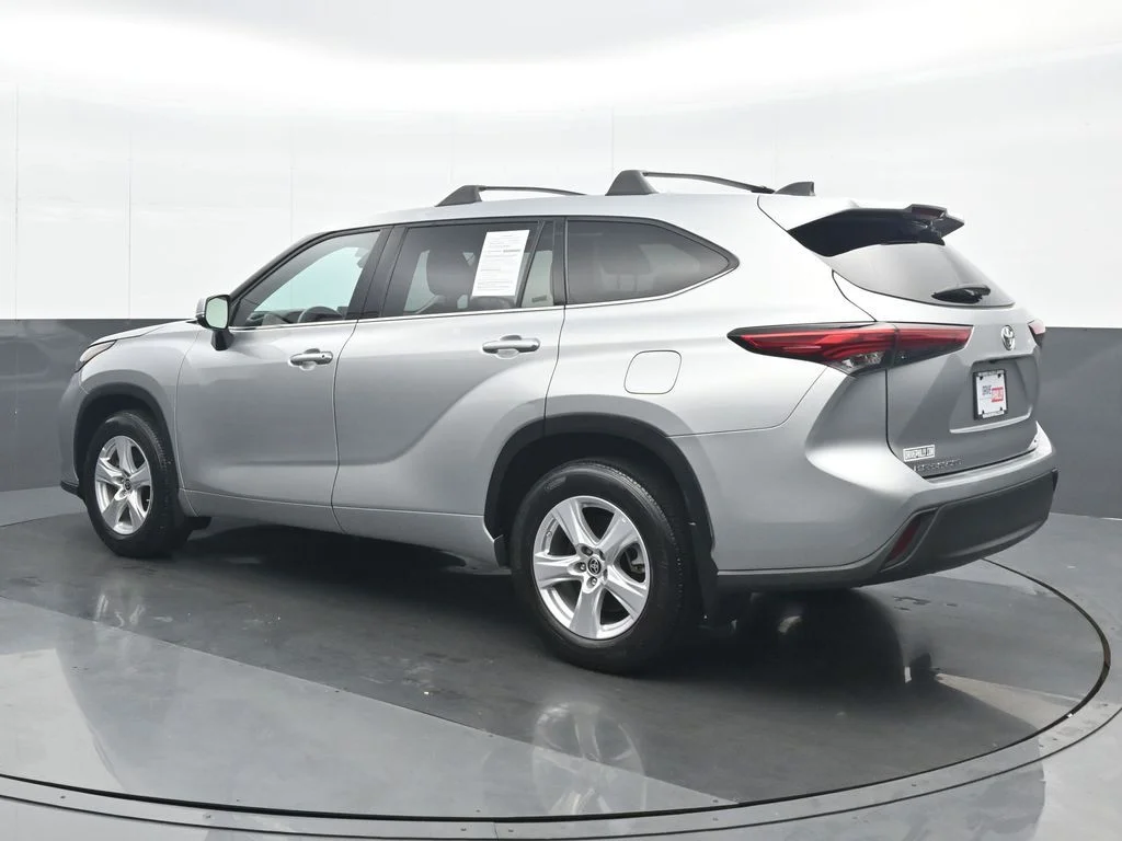 Used 2022 Silver Toyota L image 4
