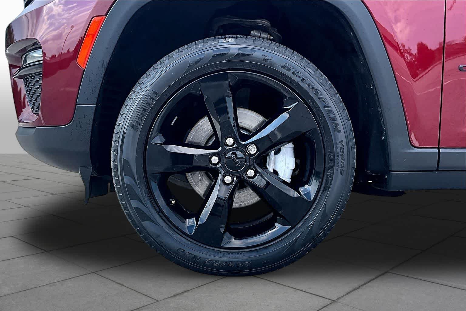 Used 2023 Velvet Red Pearlcoat Jeep Limited image 11