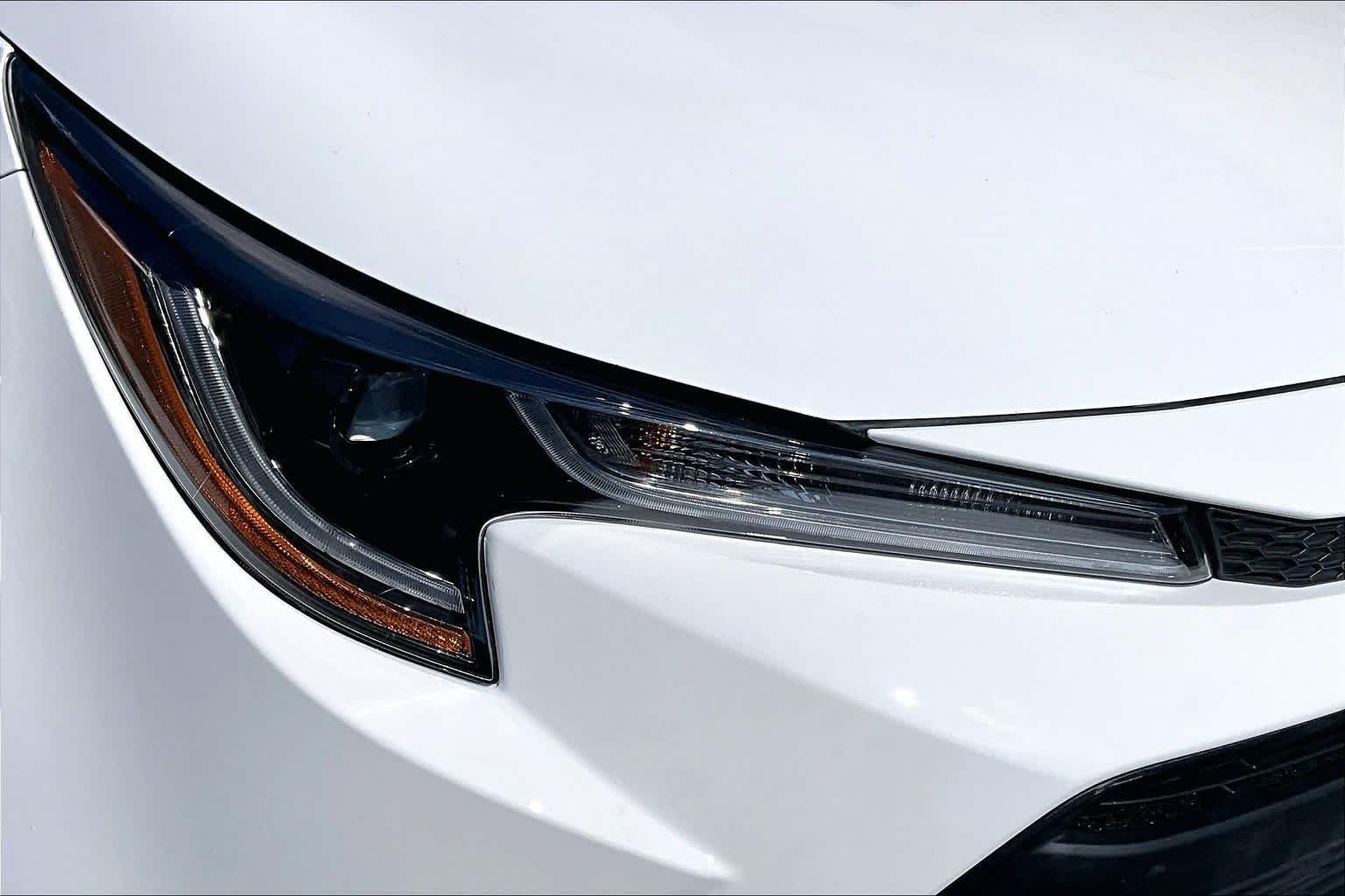Used 2024 Ice Cap Toyota LE image 28
