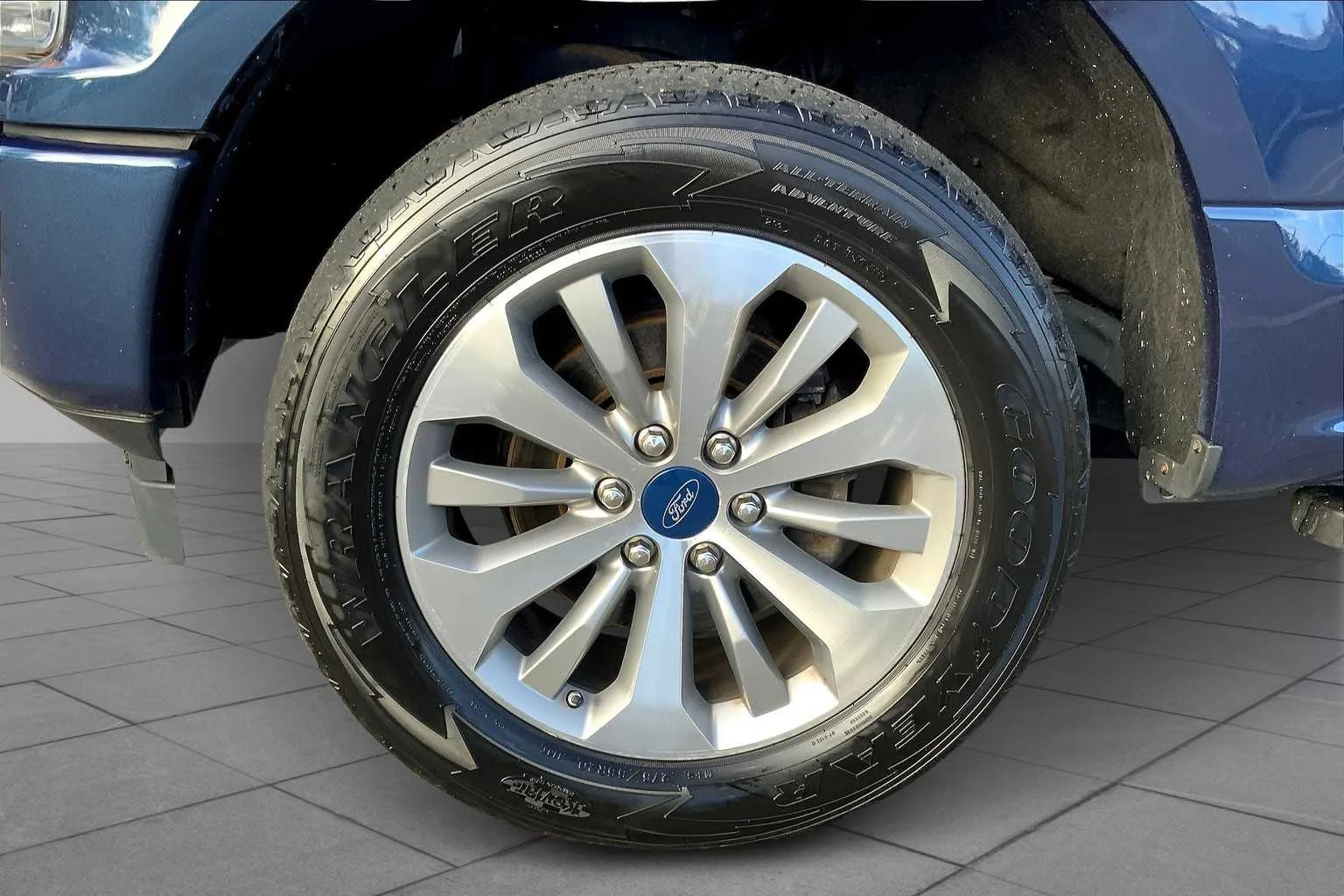 Used 2018 Blue Jeans Metallic Ford XL image 11