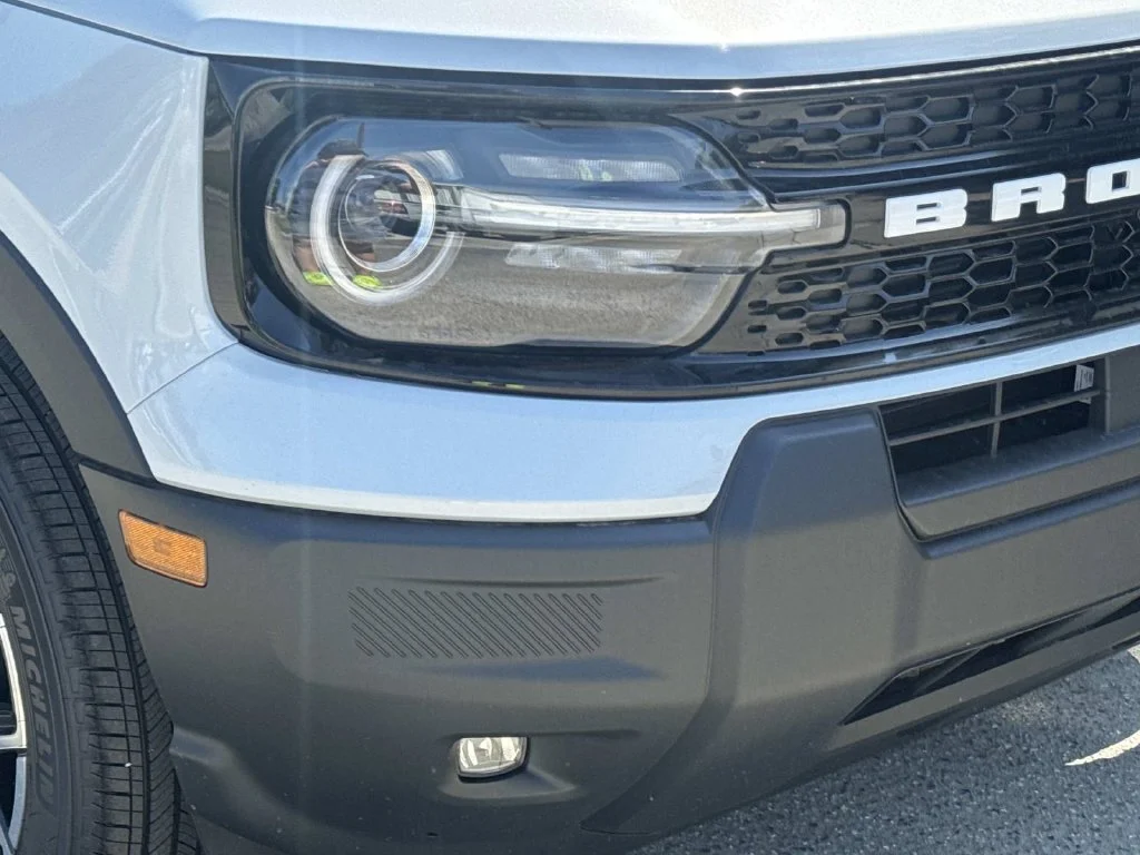 New 2026 Space White Metallic Ford Outer Banks® image 3