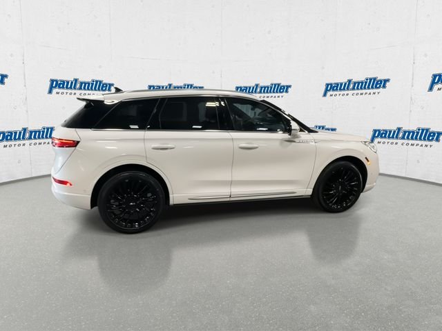 Used 2022 White Lincoln Reserve image 11