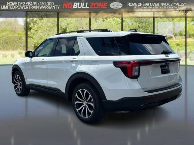 New 2026 Star White Metallic Tri-Coat Ford ST-Line image 3