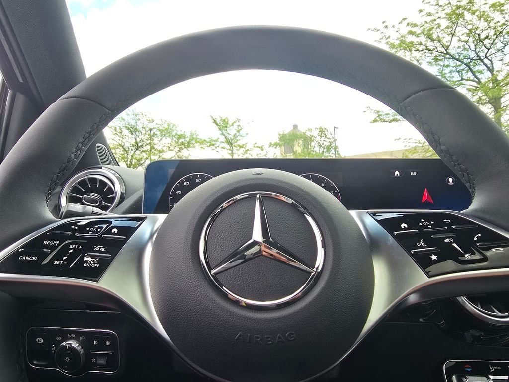 New 2026 Cosmos Black Metallic Mercedes-Benz GLA 250 image 28