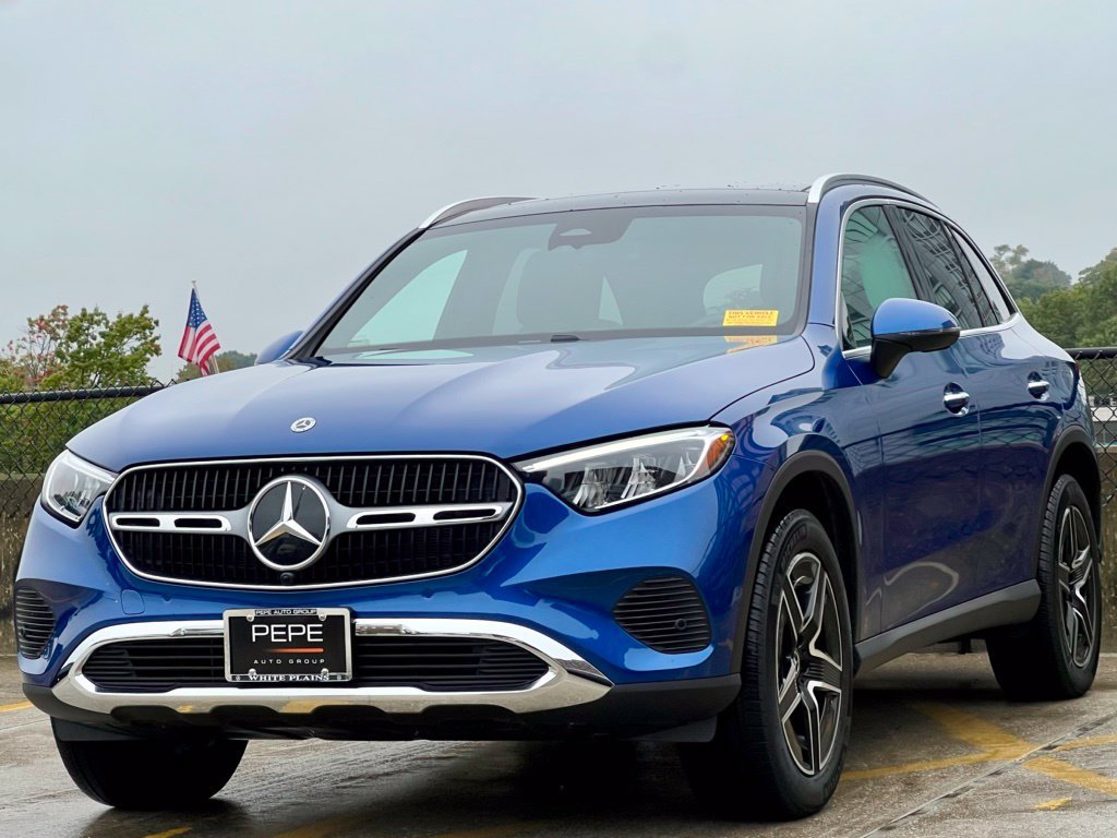 Certified Used 2026  Mercedes-Benz GLC 300 image 4