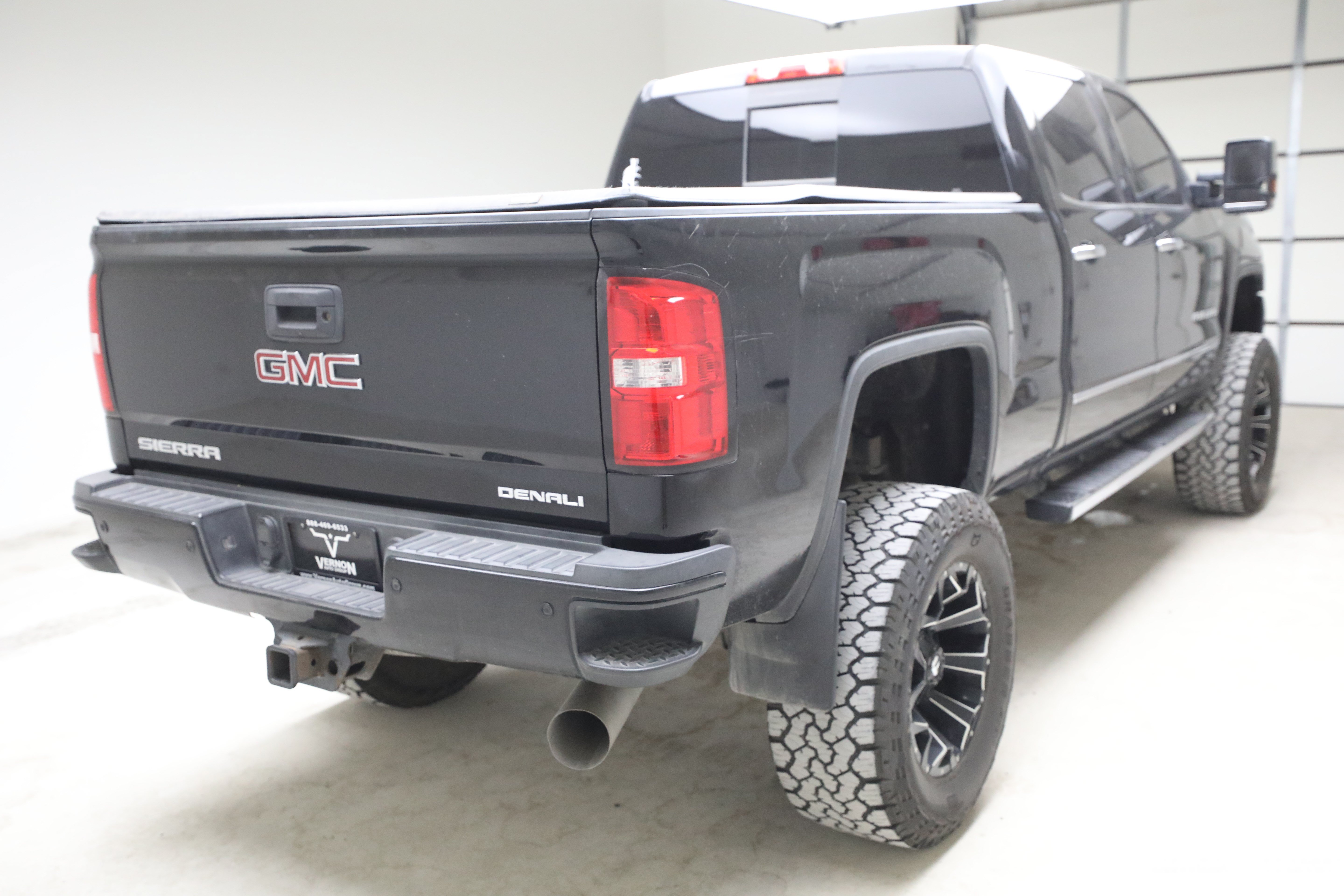 Used 2018 Onyx Black GMC Y image 4
