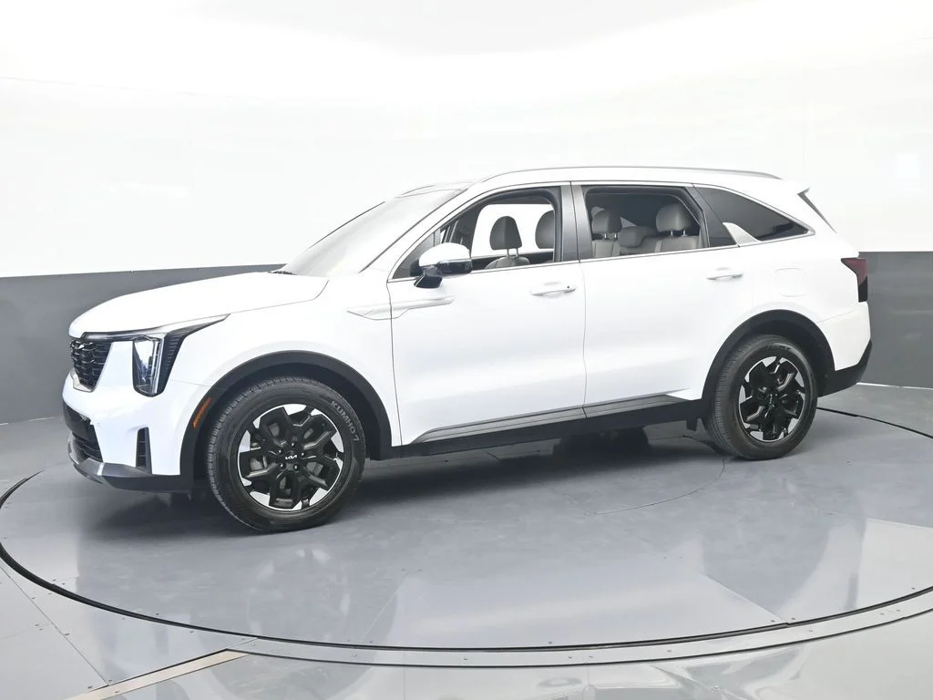 2024 Kia Sorento S AT's photo