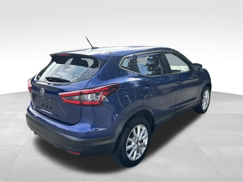 Used 2021 Blue Nissan S image 5