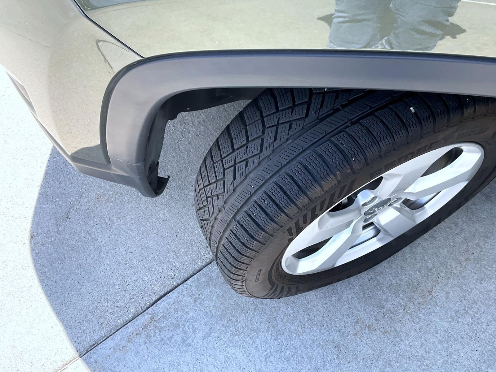 Used 2018 Green Jeep Latitude image 23