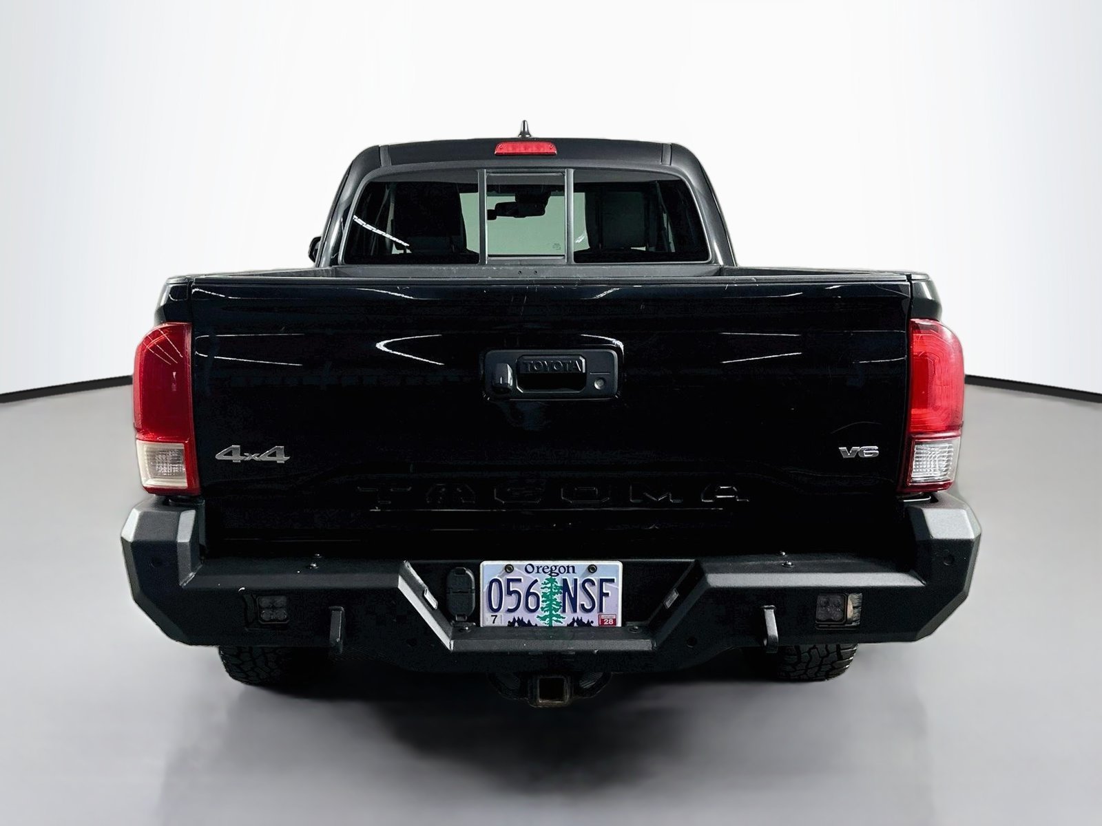 Used 2022 Midnight Black Metallic Toyota SR5 image 7