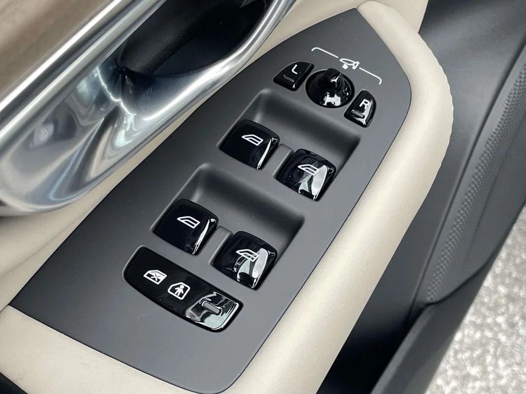 2026 Volvo XC90 Plus - Photo 7