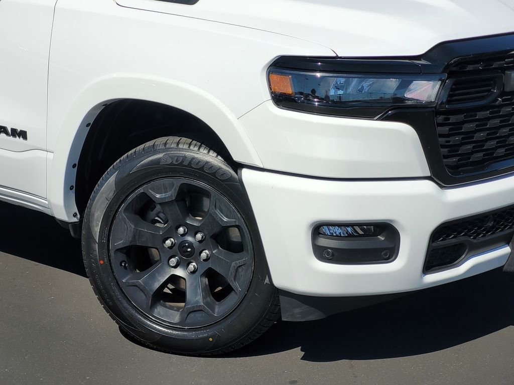 Used 2025 White Ram Big Horn/Lone Star image 9