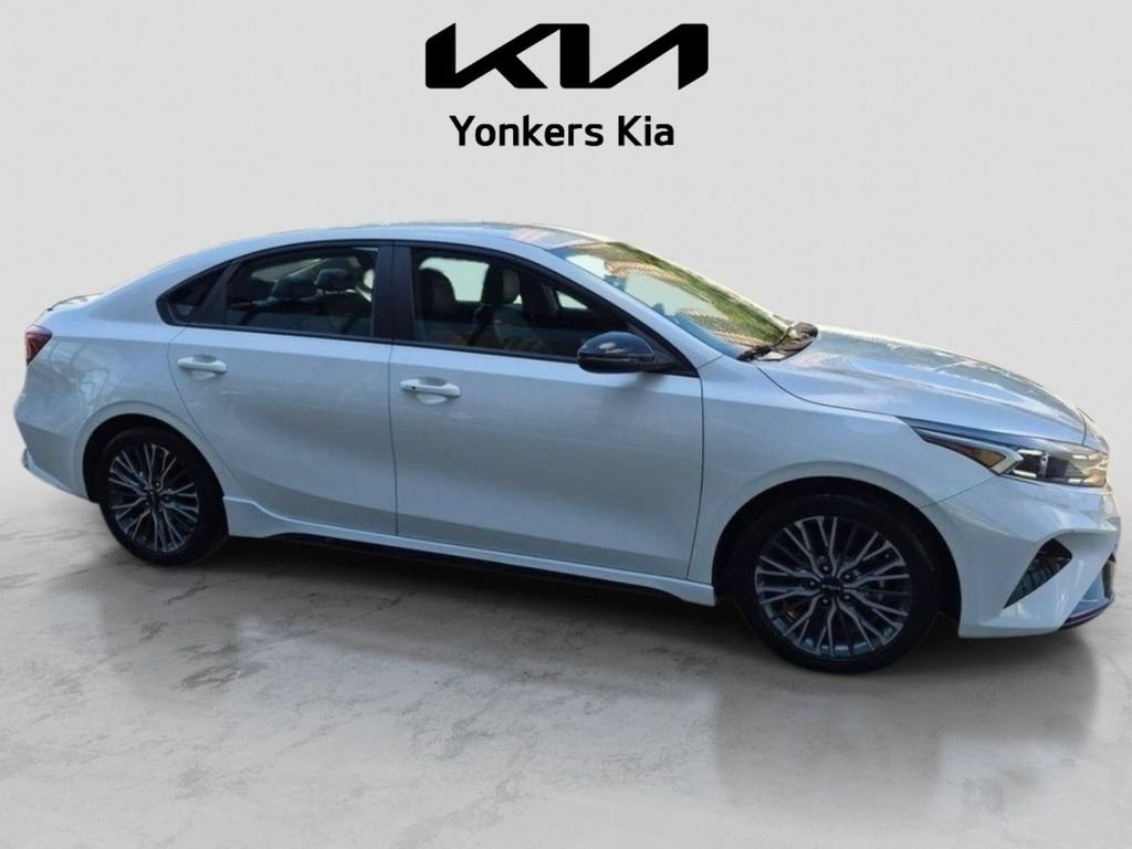 Used 2023 White Kia GT-Line image 5