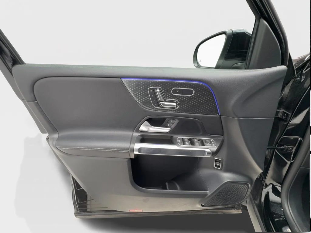 Used 2025 Black Mercedes-Benz GLB 250 image 19
