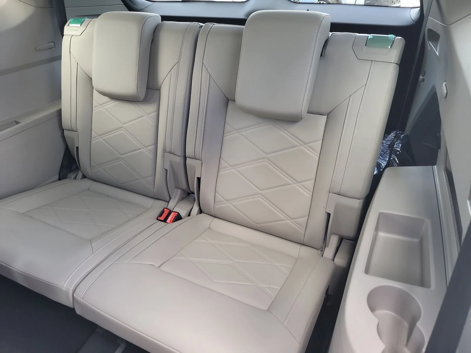 New 2026 Opal White Pearl Volkswagen 2.0T SE image 10