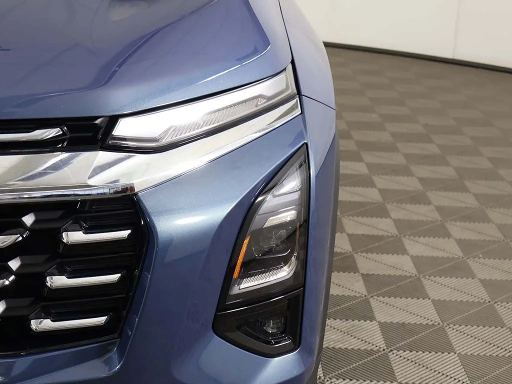 Used 2025 Lakeshore Blue Chevrolet LT image 15