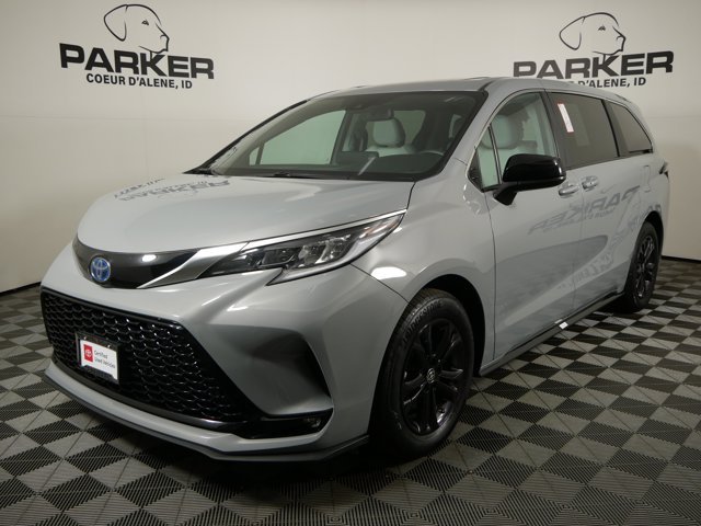 2024 Toyota Sienna XSE 7-Passenger Hybrid AWD's photo