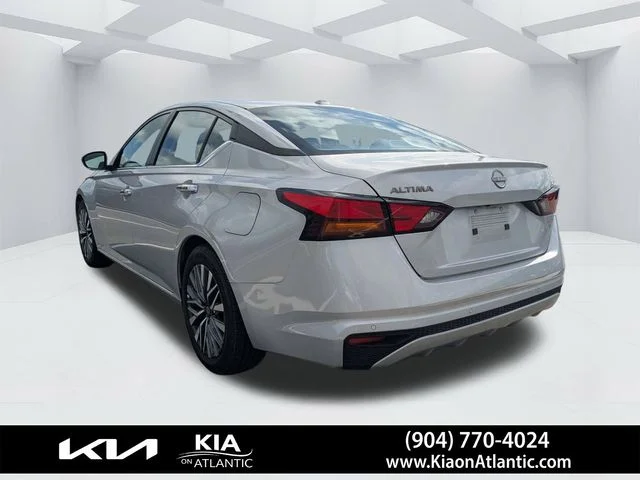 Used 2025 Silver Nissan 2.5 SV image 5