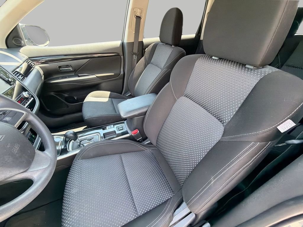 Used 2020  Mitsubishi ES image 17