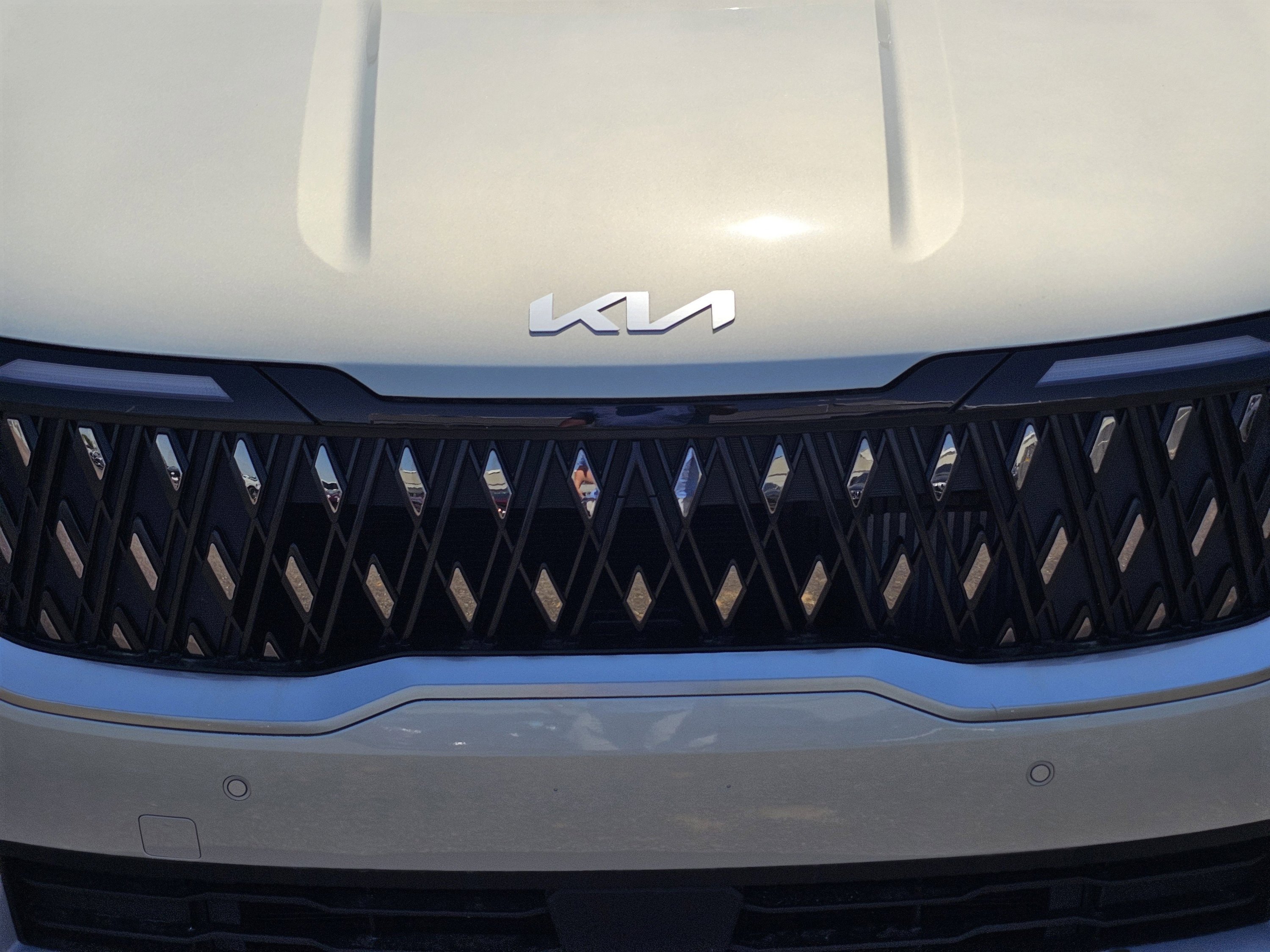 New 2026 Ivory Silver Kia EX image 3