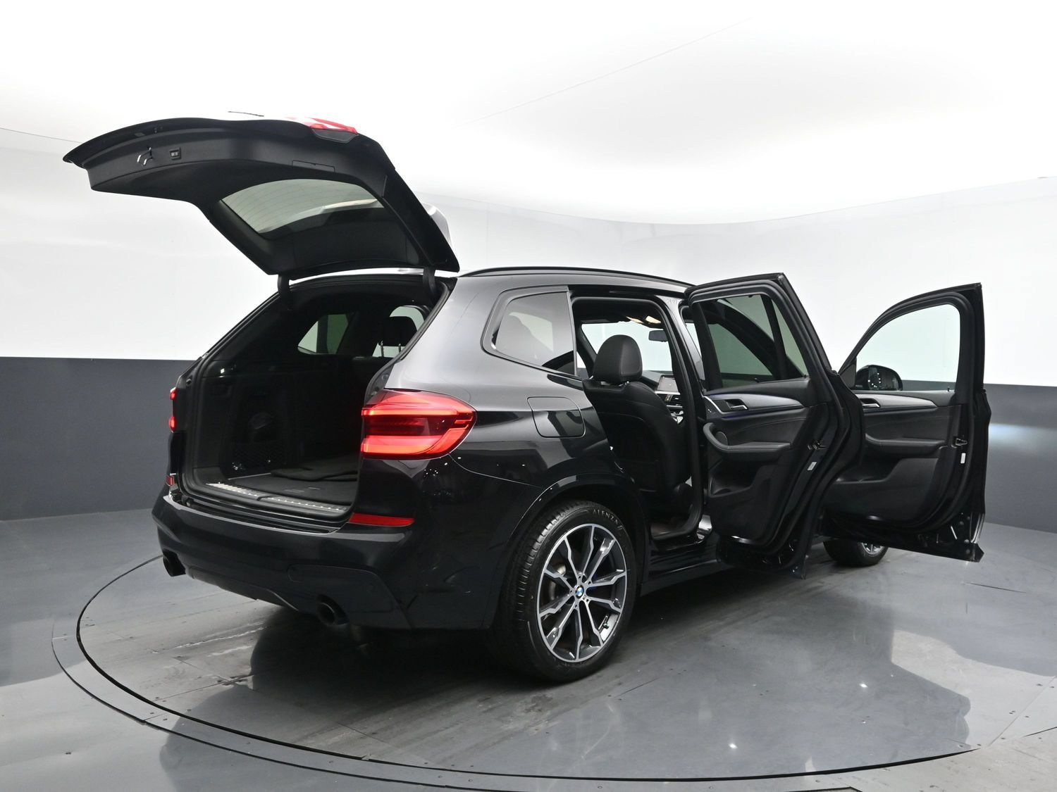 Used 2021 Black BMW xDrive30i image 31