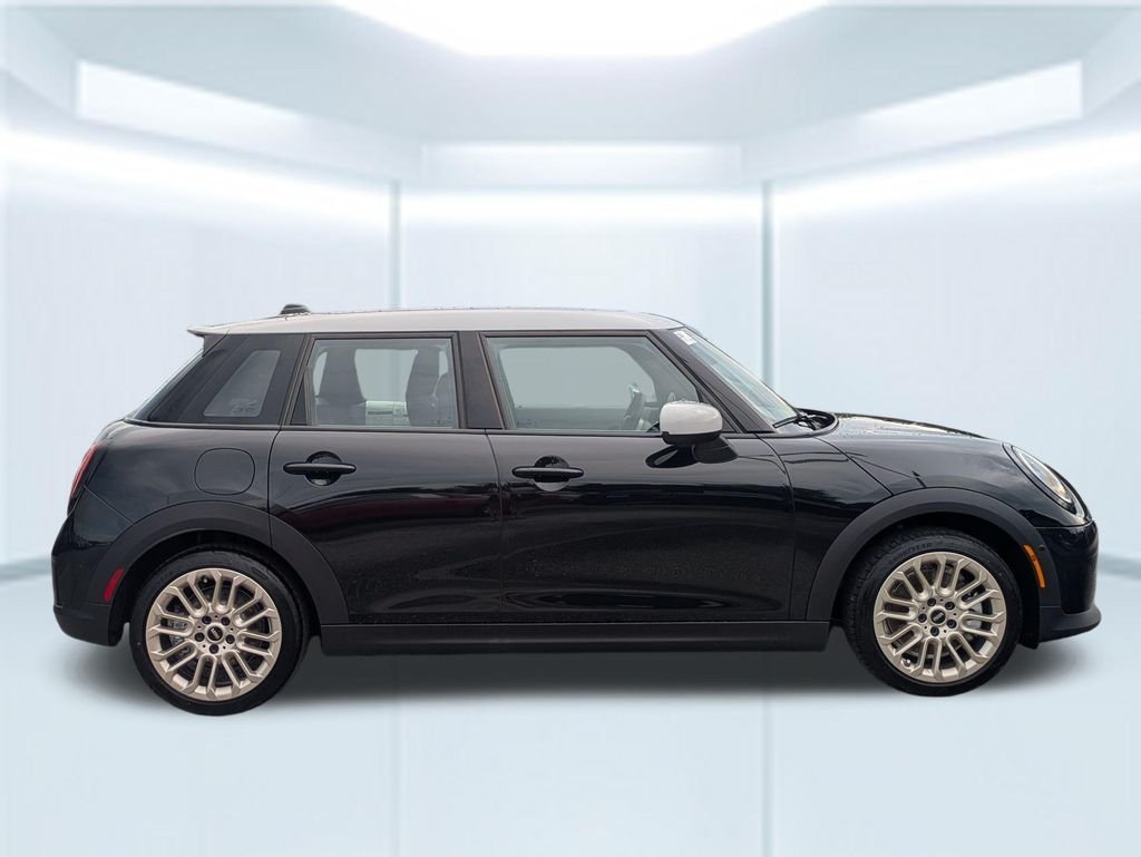 New 2026 Midnight Black MINI Signature Plus image 6