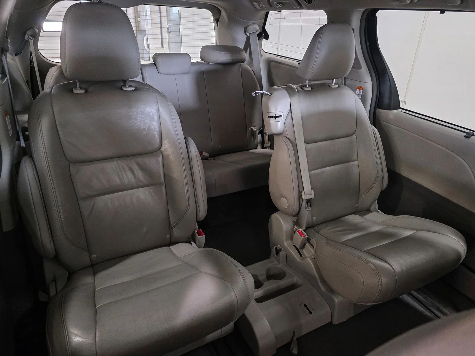 Used 2016 Red Toyota XLE image 22