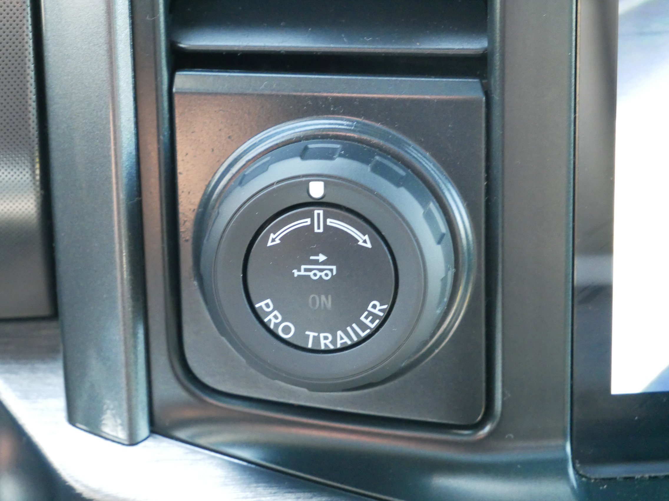 Used 2022 White Ford LARIAT image 25