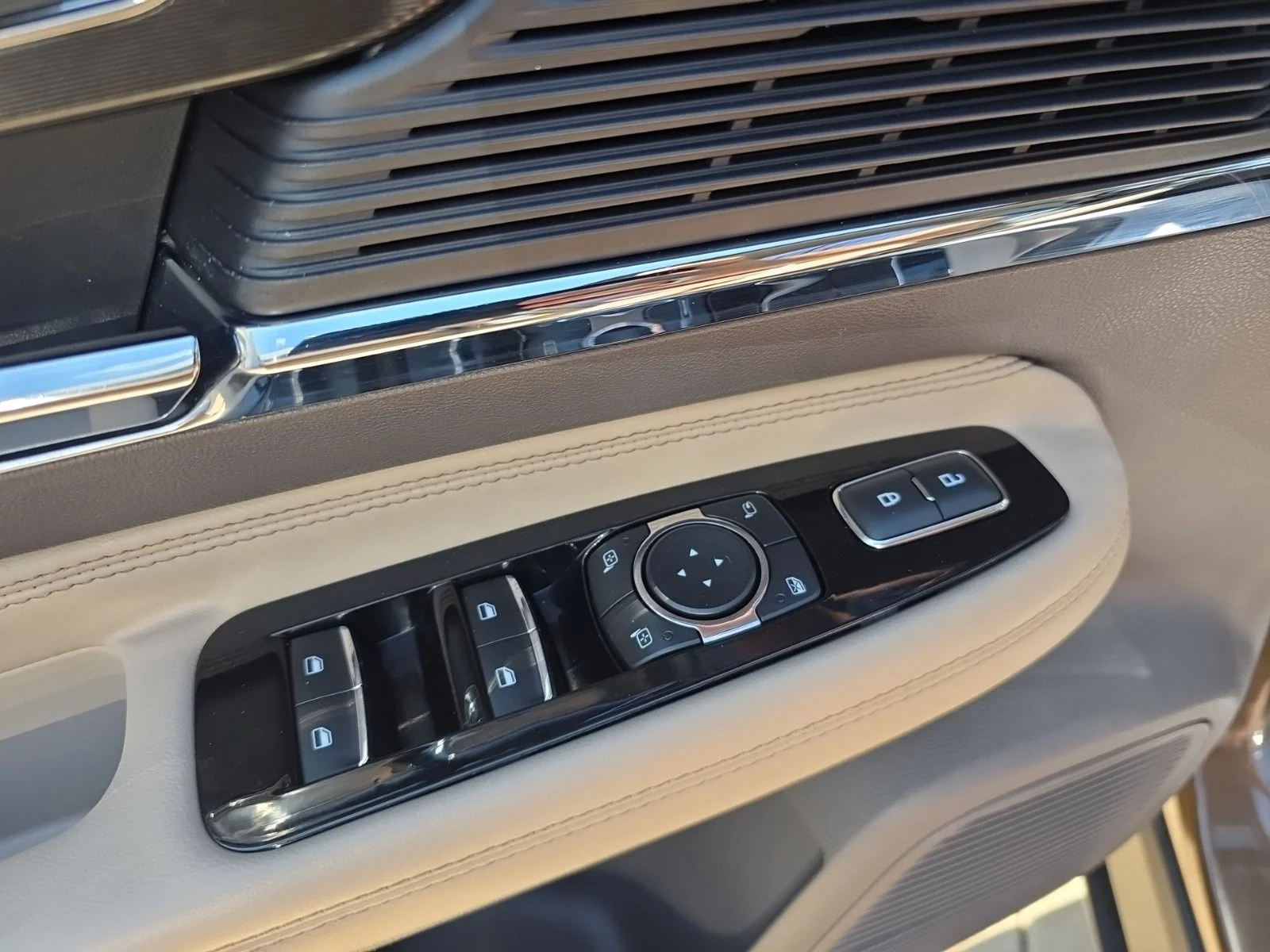 Used 2022 Smoke Metallic Lincoln Standard image 21