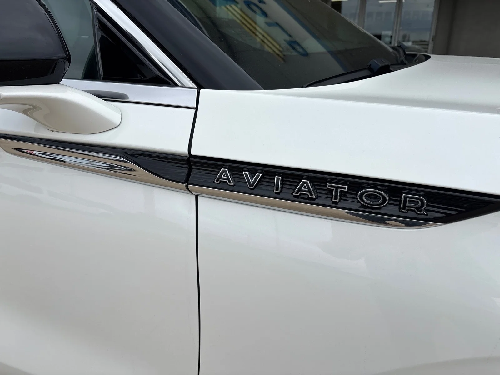 Used 2025 Pristine White Lincoln Black Label image 3