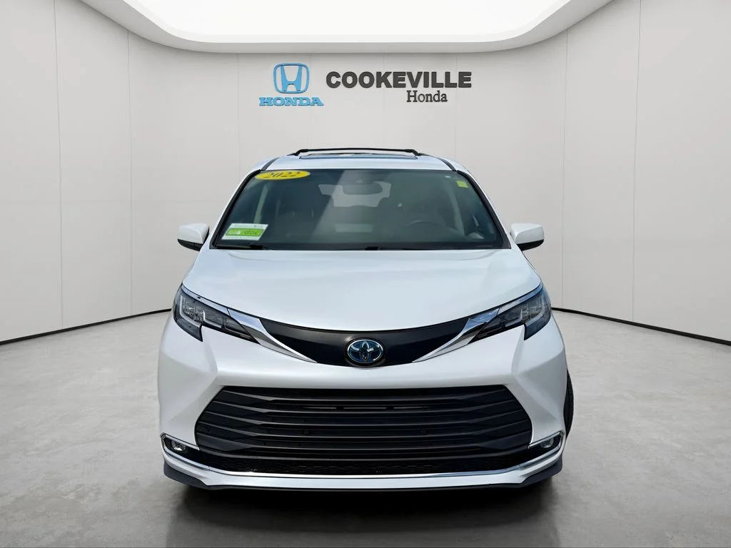 Used 2022 Wind Chill Pearl Toyota XLE image 6
