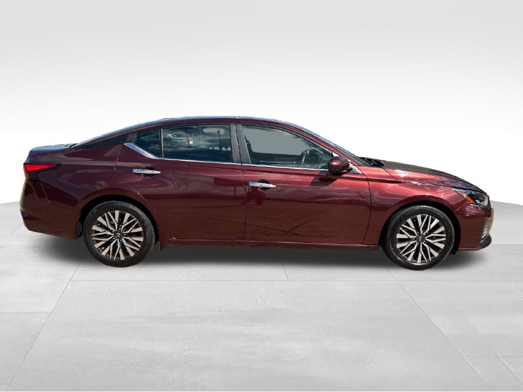 Used 2023 Red Nissan 2.5 SV image 7