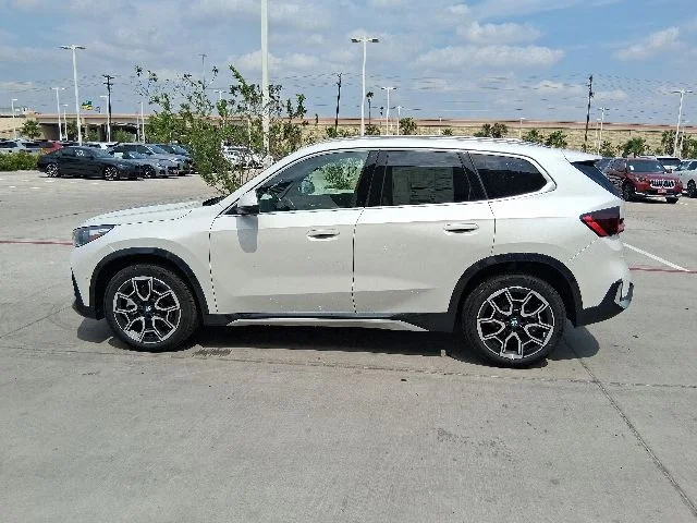New 2026 Mineral White Metallic BMW xDrive28i image 11