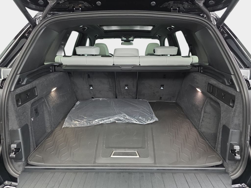 New 2026 Black Sapphire Metallic BMW xDrive40i image 12