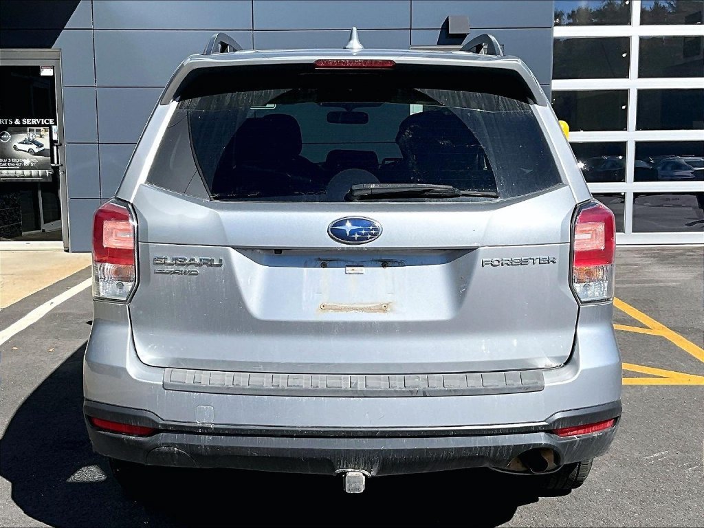 Used 2018 Silver Subaru 2.5i Premium image 4