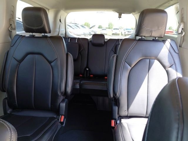Used 2024 Silver Chrysler Touring L image 25