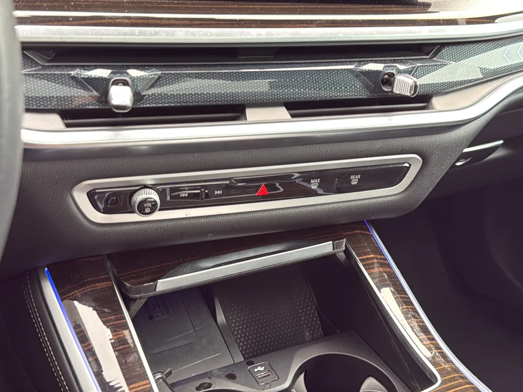 Used 2026 White BMW xDrive40i image 21