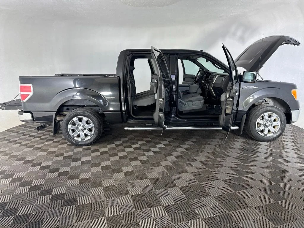 Used 2014 Black Ford XLT image 17
